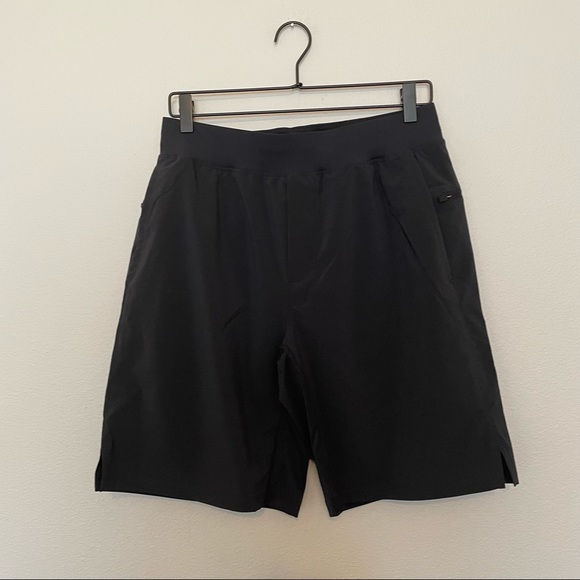 NWT fabletics short the 9in franchise short (lined) black sz.M - Picture 5 of 8